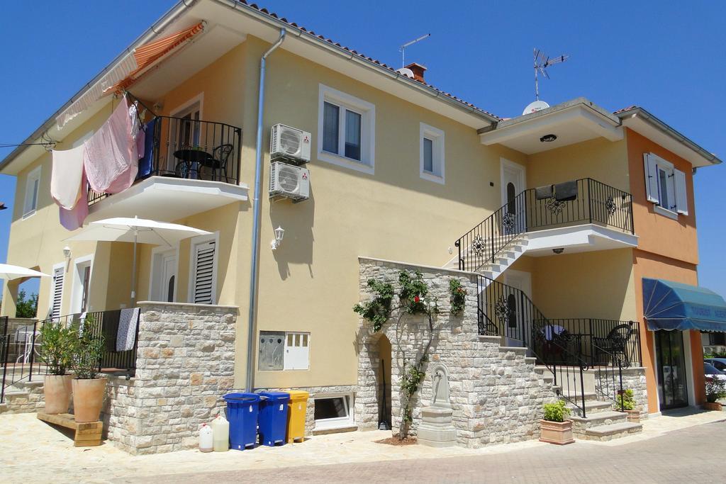 Apartments Villa Ela Umag Exterior photo